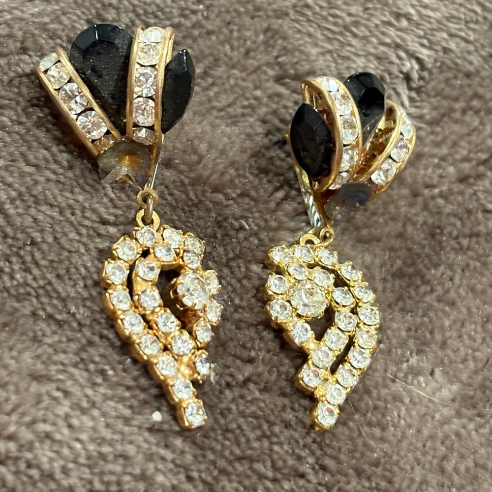Elegance of Gold and Black Crystal Earrings
Clear Rhinestone Pierced New